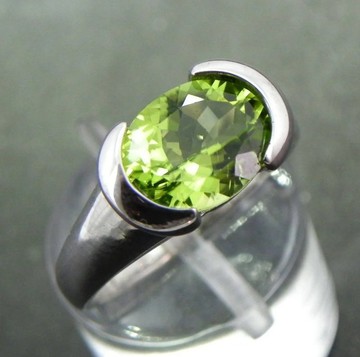 AAAA 級橄欖石戒指，尺寸 10x8mm，重 2.92 克拉，14K 白金，重 4 克，貨號 1018