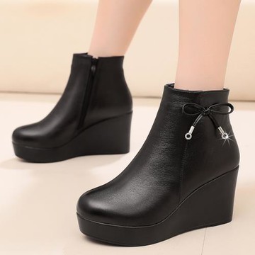 秋冬新款單靴坡跟側拉鏈馬丁靴高跟防水臺厚底圓頭大碼加絨短靴女