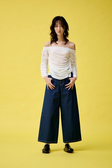 一字領皺皺上衣