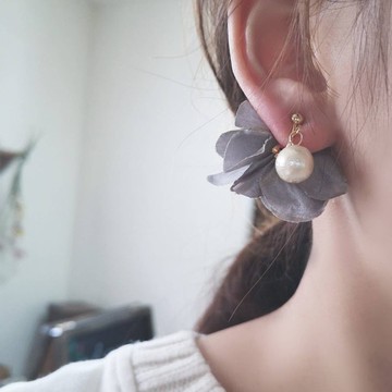 花朵和棉珍珠耳環 / 耳夾 / 抗過敏 / pastel black