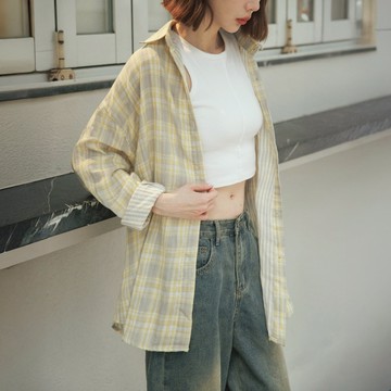 QUEENSHOP_S 女裝 長袖 配色格紋寬版長袖襯衫 三色售 現+預 【01025837】