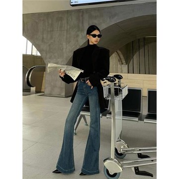 修身顯瘦顯腿長高腰微喇牛仔褲女秋季2025年新款高跟鞋搭配喇叭褲