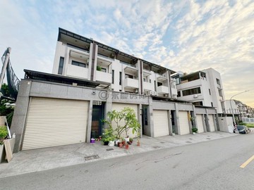 坪頂公園屋齡新|唯樂山丘精裝雙車墅本案承辦｜高雄市小港區高坪七十街