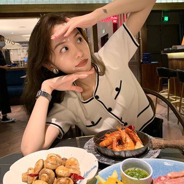 白色冰絲針織短袖t恤女夏薄款2025新款小個子法式小香風短款上衣