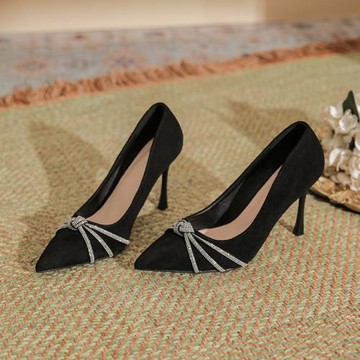 心之蘭新款水鉆飾扣細跟尖頭絨面黑色杏色簡約日常通勤工作鞋百搭