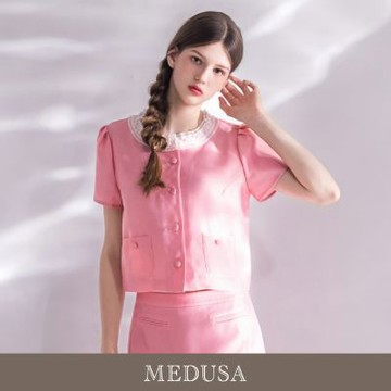 現貨【MEDUSA 曼度莎】甜美粉漾緞感小香風上衣（M-XL）｜短袖上衣 小香風 甜美穿搭