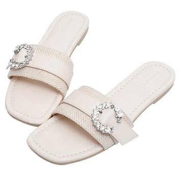 ANNSTAR DENISE聯名-女神度假風鑽石扣一字平底涼拖鞋1.5cm-米