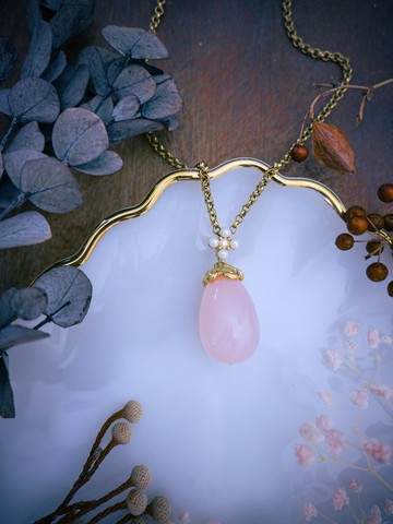 Trifari 珍珠小花頭半透明粉紅彩蛋項鍊