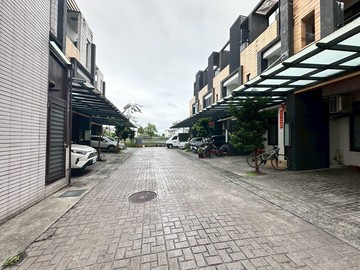 礁溪龍潭大面寬雙車位房美墅～台灣房屋小豬｜宜蘭縣礁溪鄉育英路