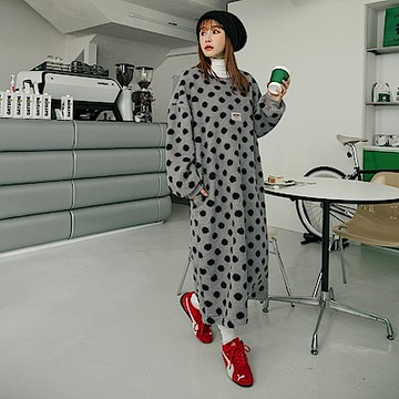 OB嚴選中大尺碼-QQ羊羔毛滿版波點寬版長洋裝《DA10312》