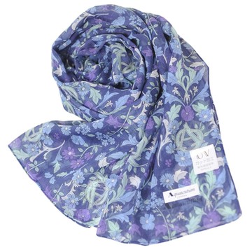 Aquascutum 經典字母品牌LOGO繽紛花朵圖騰UV抗紫外線長領巾(深藍底/綠系)