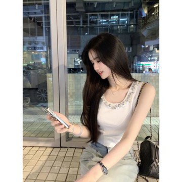 famouswang2024年春季新款miu系珍珠閃鉆少女針織上衣