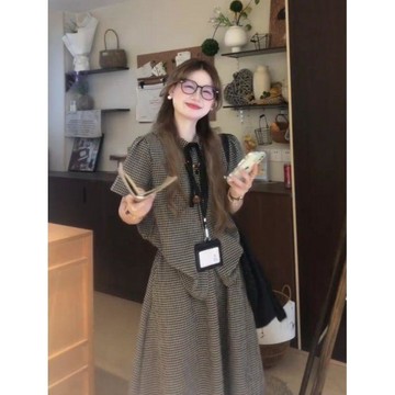🍉韓系溫柔文藝氛圍感娃娃領格子襯衫女夏季搭配高腰半身裙兩件套裝