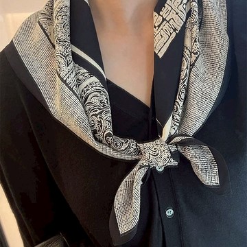 絲巾 黑白絲巾 法式花紋 古典風 高級感 100%桑蠶絲 方巾 真絲方巾 繫脖領巾 領口裝飾 包包裝飾 頭巾 髮帶034