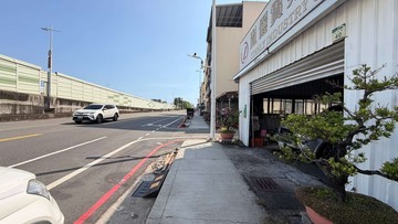 SKMoulet超大地坪草衙捷運站口超級便宜金店面｜高雄市前鎮區中平路