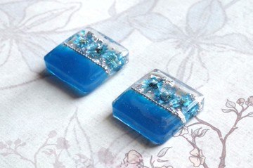 樹脂藝術 雙色花朵耳環・深藍・銀色