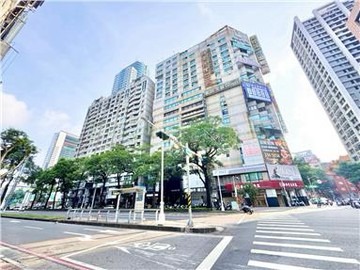 三多商圈核心｜888萬買50坪樓中樓｜高雄市苓雅區中華四路