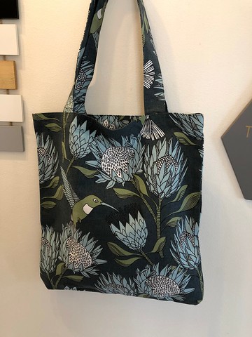 aLoveSupreme / 南非文青手繪托特包_鐵灰底藍色帝王花