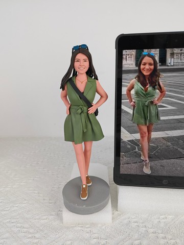 女生 女朋友 閨蜜 生日禮物訂製 客製化 人偶 公仔 似颜绘 擺飾