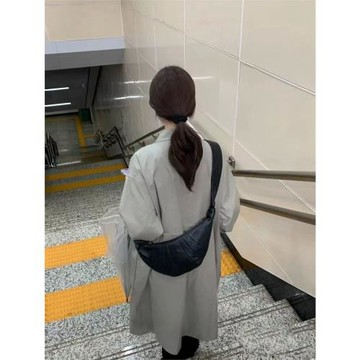 小眾簡約餃子包女2026新款復古牛角包百搭腋下包休閑單肩斜挎包潮