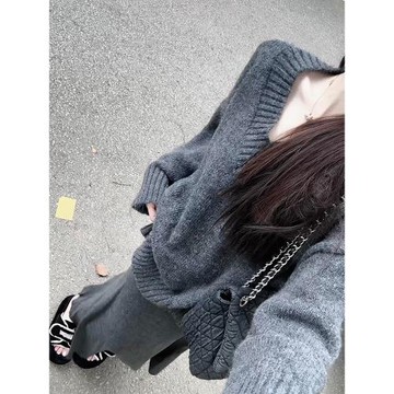 灰色v領毛衣秋冬女裝2025新款入秋高級感軟糯慵懶風套頭針織上衣