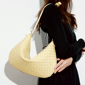 編織包包 手提包 晚宴包 側背包女 包包女 腋下包 水餃包 包包收納 名牌包包 造型包包 小眾包包 單肩腋下包 369