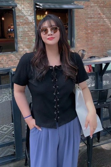 【現*貨】Plump 150kg內可穿 大尺碼女裝 辣妹 設計感 短袖T恤 邦帶上衣 純欲風 方領 女生上衣