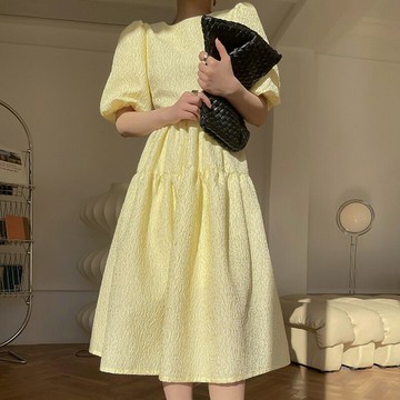 2022夏季新款法式復古女裝氣質御姐范赫本風收腰顯瘦泡泡袖連衣裙
