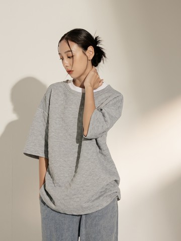 男女共穿．素色簡約紋理落肩五分袖上衣