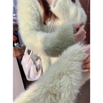 綠色水貂絨v領毛衣女秋冬2023新款寬松套頭慵懶風軟糯內搭針織衫