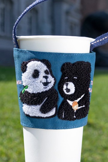 杯套【台灣黑熊VS可愛大貓熊】 DND 立體刺繡 環保杯套