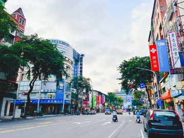 油廠國小捷運站旁日月光河畔公園大地坪優質透天｜高雄市楠梓區樂群路