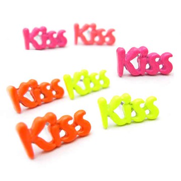 B722 螢光色耳釘 親吻KISS耳環 細耳針 抗過敏 鋼耳針 英文字耳骨釘