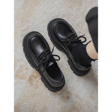 香港黑色小皮鞋女2025新款春秋百搭厚底真皮英倫風樂福鞋爆款單鞋