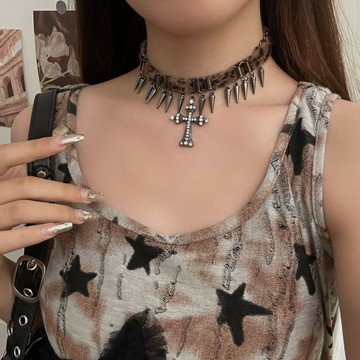 【台灣公司 可打統編】免運 辣妹風豹紋鉚釘十字架項圈女chocker秋冬項鏈脖子配飾高級感頸鏈 可開發票 全館五折 工廠現貨直銷 新品特價 z9211
