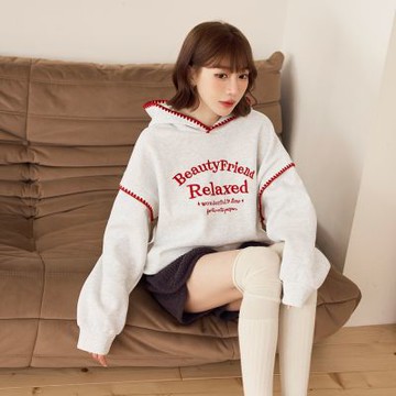 OB嚴選中大尺碼-撞色貝殼縫字母刺繡寬鬆連帽上衣《AB20963》