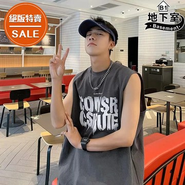 最後出清▼地下室B1-背心 美式復古字母無袖T桖 男生衣服 運動裝 寬鬆  穿搭 大尺碼 5XL【NL623059】