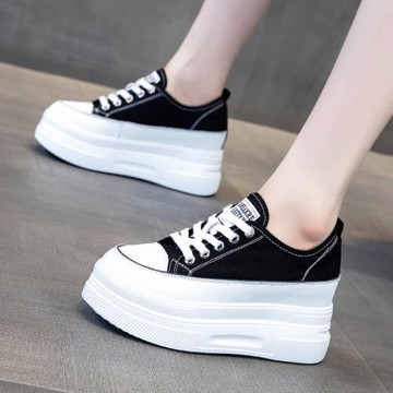內增高帆布鞋子女2025年新款秋冬運動休閑鞋百搭厚底松糕黑色板鞋