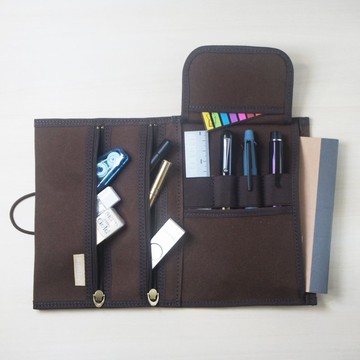 可放入 A6 筆記本的筆袋