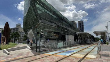 美術館近輕軌青海商圈優質透天車墅｜高雄市鼓山區龍水二路