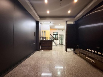 大昌生活圈最繁華地段｜六米面寬優質車墅｜高雄市三民區大昌二路