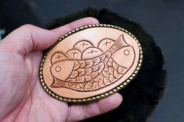 【訂製款】手工皮雕裝飾黃銅皮帶頭