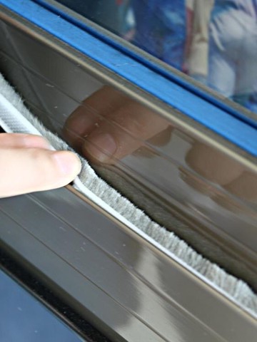 密封貼 鋁合金門窗密封條窗戶縫隙自粘隔音門貼玻璃門縫門底毛條擋風神器 【林之舍】