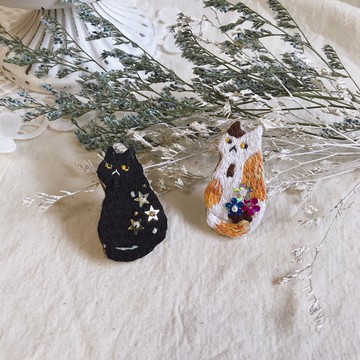 手作刺繡//回眸貓咪別針//可自訂花色