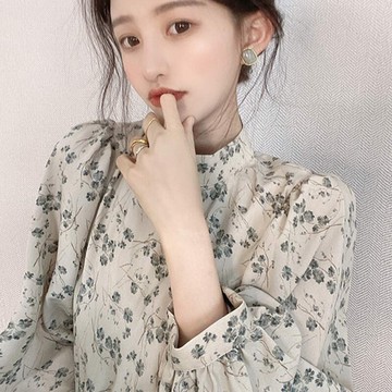 洋氣立領設計感碎花連衣裙禮服2022早春法式復古輕熟風新年戰袍女