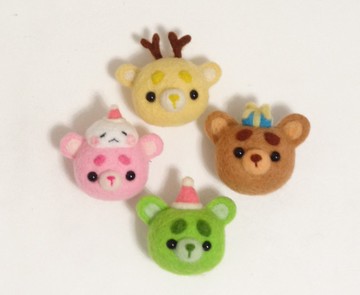 丸眉頑皮小熊參加聖誕party!!(一組四個)-羊毛氈 "鑰匙圈、吊飾、擺飾"