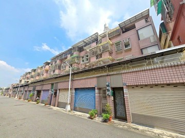 新楠家樂福#臨路雙主臥車庫大透天#公園旁｜高雄市楠梓區土庫五路