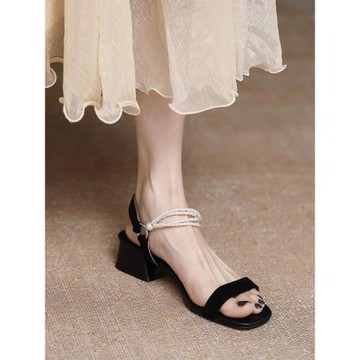 原野珍珠露趾淑女仙女風一字帶粗跟中跟涼鞋子女夏季2025今年新款