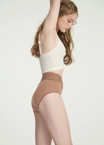 抗菌系列．寬版V蕾絲超高腰三角內褲(摩卡慕斯棕)