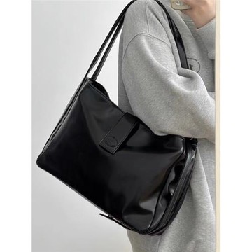 早八通勤單肩包女2025新款韓版休閑斜挎雙肩帶大容量PU亮面托特包